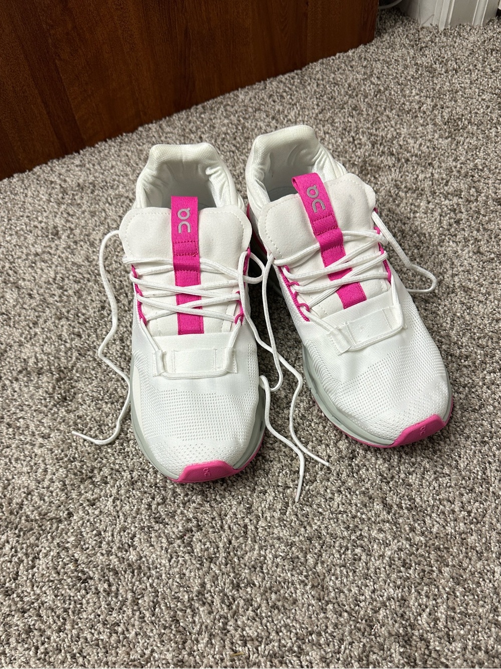 Men’s Onclouds size 9.5